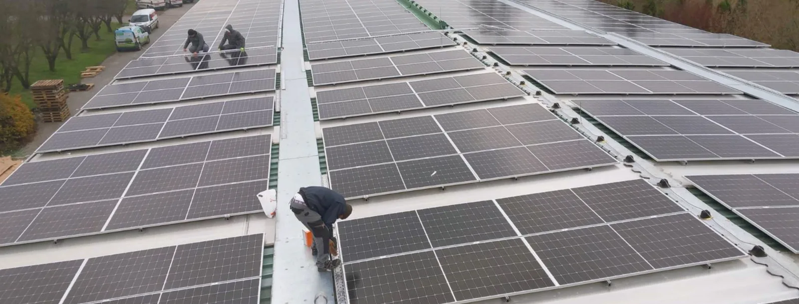 Solarna elektrana na krovu poslovne hale