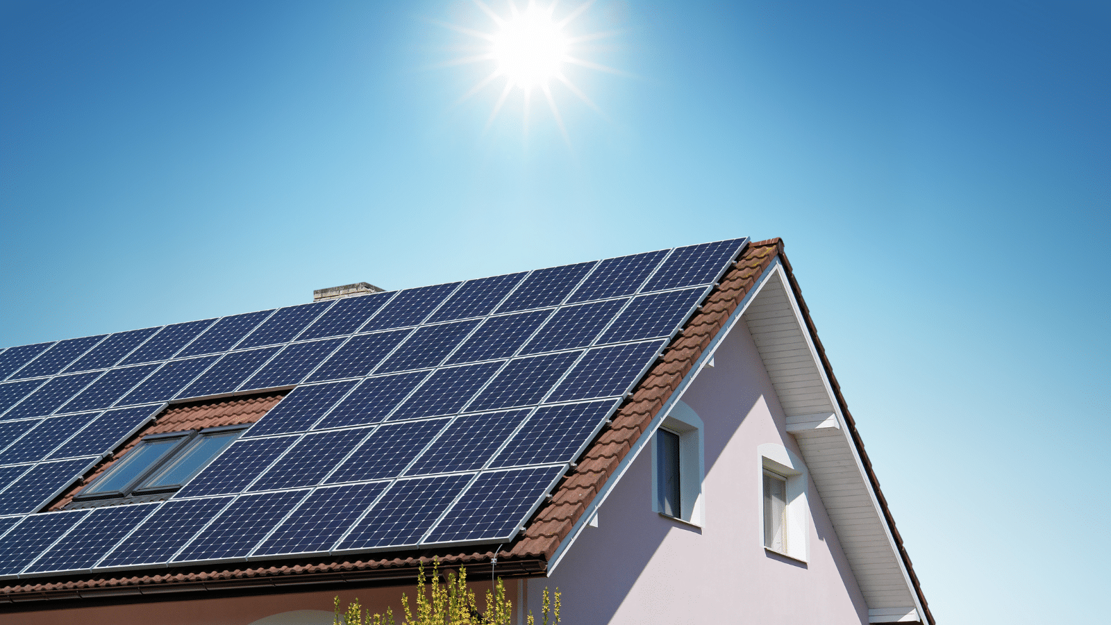 Solarni paneli na krovu kuće